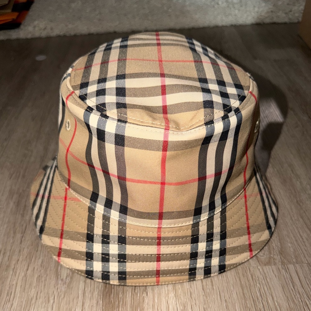 Burberry Classic Tan Plaid Bucket Hat NWT Sz M